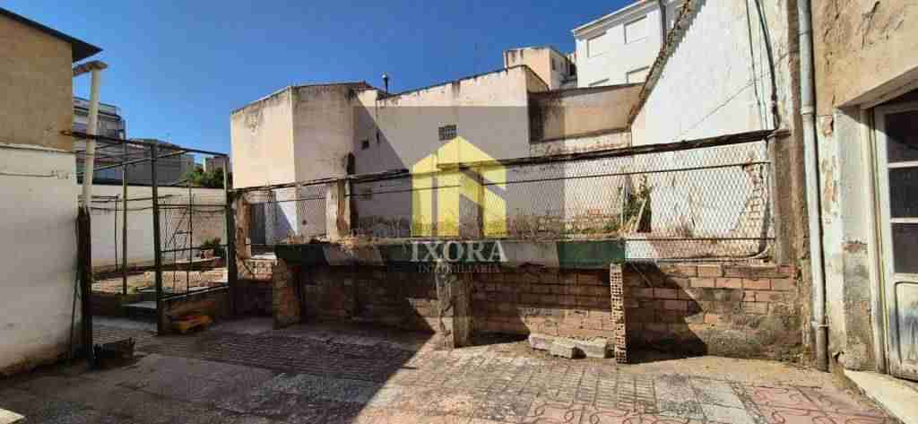 Terreno con 30 Plazas de Aparcamiento y Potencial de Expansión Cerca del Centro de Linares 9 IMG-20240530-WA0006