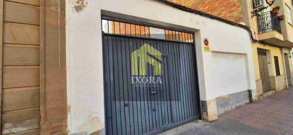 Terreno con 30 Plazas de Aparcamiento y Potencial de Expansión Cerca del Centro de Linares 3 IMG-20240530-WA0012