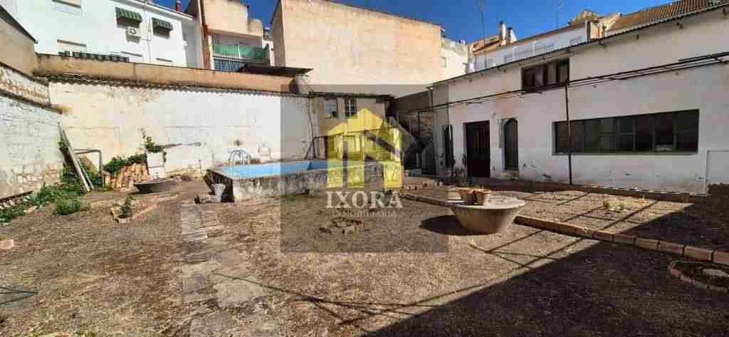 Terreno con 30 Plazas de Aparcamiento y Potencial de Expansión Cerca del Centro de Linares 10 IMG-20240530-WA0013