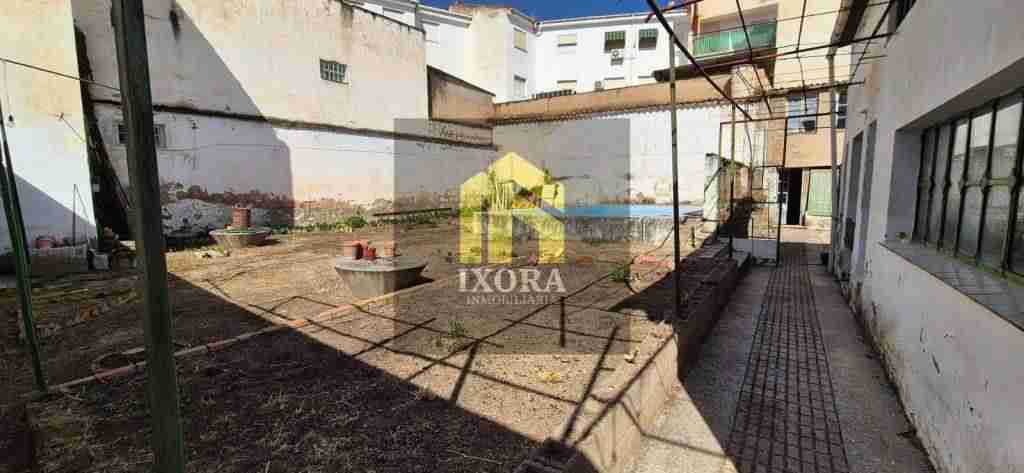 Terreno con 30 Plazas de Aparcamiento y Potencial de Expansión Cerca del Centro de Linares 11 IMG-20240530-WA0015