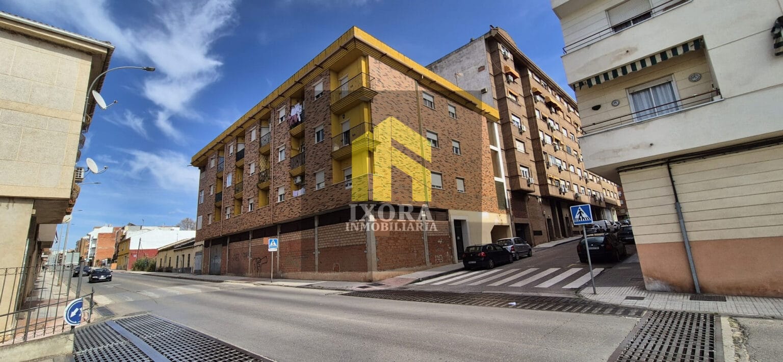 Gran Local cerca de Avenida de Andalucía (Linares) 23 IMG-20250401-WA0040